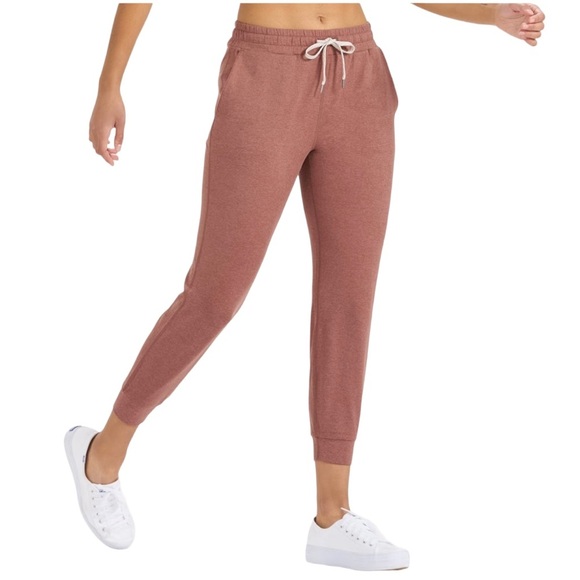 VUORI Performance Jogger in Marsala - Picture 2 of 11